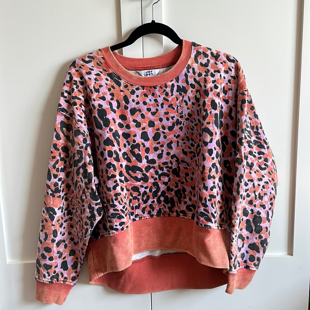 Leopard print crewneck. Purple, burnt orange, and black. Great condition.